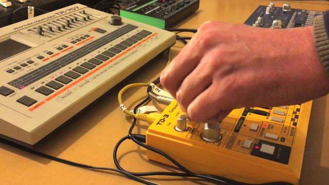 Behringer TD-3-AM - Acid Sky