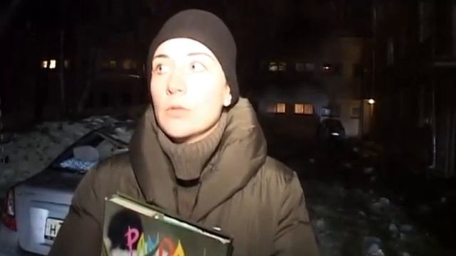 Глыба льда упала на автомобиль смотреть онлайн
