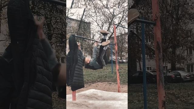 Какой реверс?Я сам себе реверс #gimbarr #workout #fitness #sports #турник #calisthenics #muscle смотреть онлайн