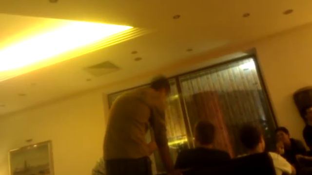Пьяная девушка пристает к молодым смотреть онлайн