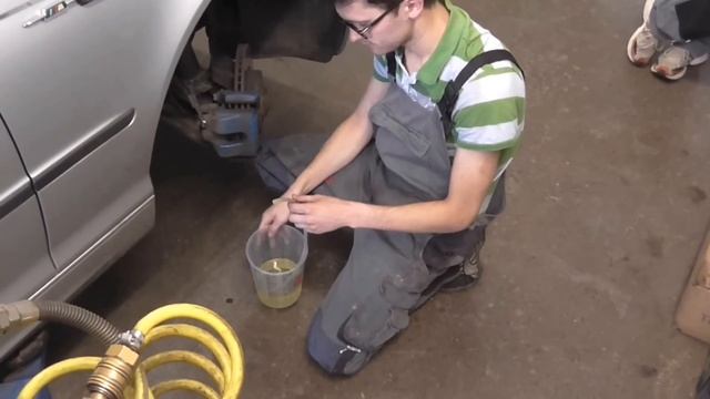 Bremsflüssigkeit wechseln | Brake fluid To Change | VitjaWolf | Tutorial | HD | смотреть онлайн