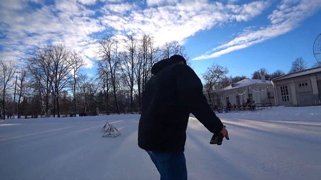 30 лет не стоял на коньках/Каток на Елагином острове. смотреть онлайн