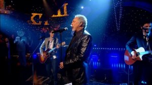 Tom Jones - Green Green Grass Of Home (Jools Annual Hootenanny 2009)