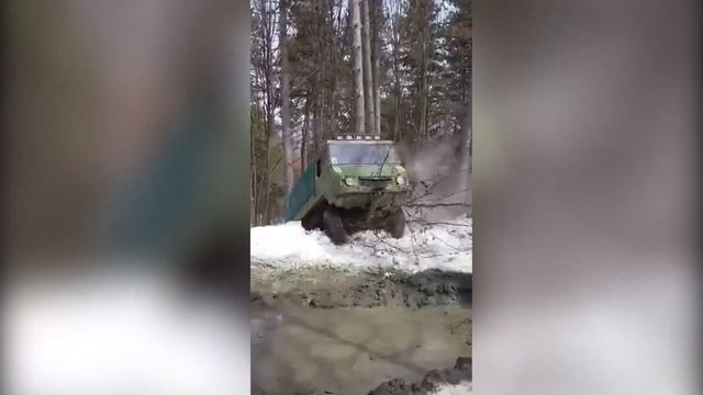 Pinzgauer at the Snow Extreme Test Full Pull vs. Puch смотреть онлайн