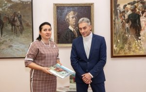 Презентация альбома "Иван Захаров. Живопись"