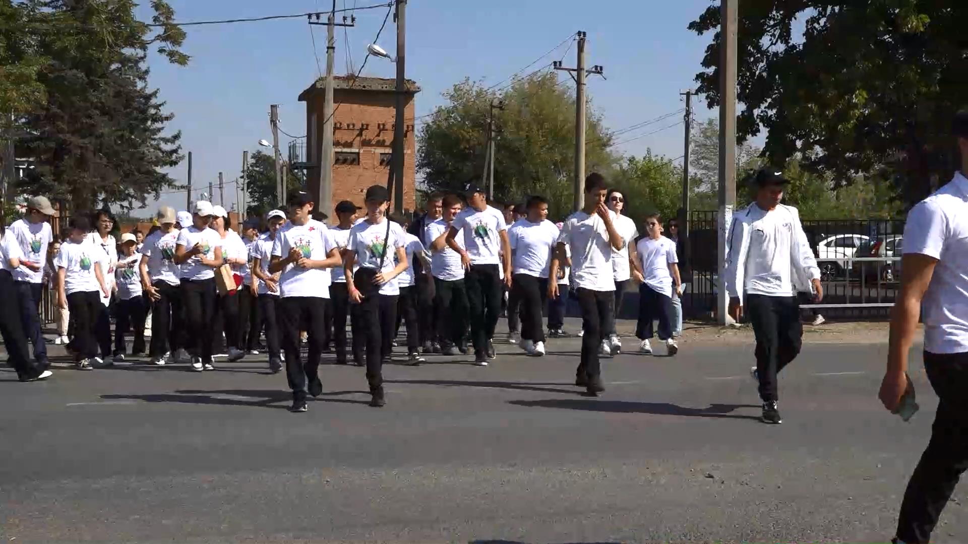 10 000 тыс. шагов вместе с семьей смотреть онлайн