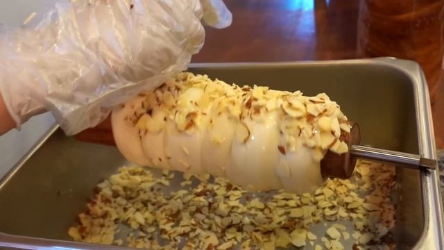 Making Cinnamon Chimney Cake Trdelnik (Trdlo) / 굴뚝빵