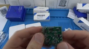 Распаковка каких-то умных проходных выключателей  wifi +RF433mhz реле Tuya с Алисой и помпа для вод