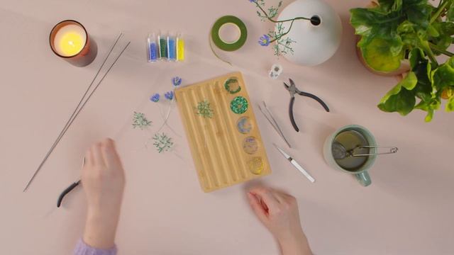 Beautiful beaded flowers – DIY by Søstrene Grene смотреть онлайн