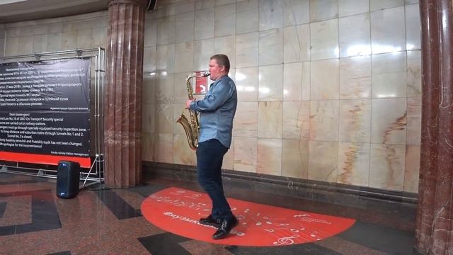 Саксофон в метро смотреть онлайн