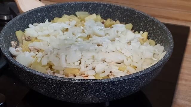 Как я жарю картофель с шампиньонами! Идеальная Жареная картошка с шампиньонами и луком на ужин смотреть онлайн