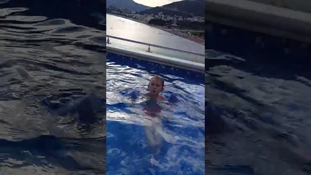 Бассейн на крыше отеля "Ponta Nova 4*" смотреть онлайн