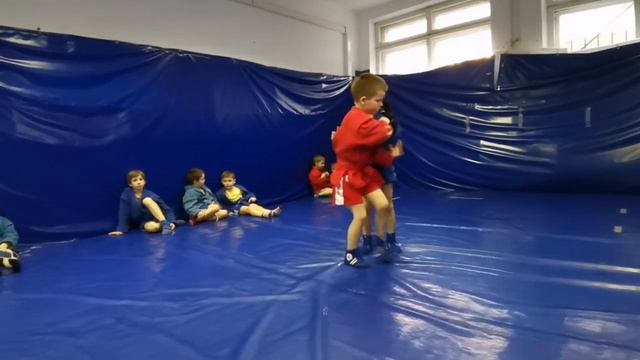 БОРЬБА ВСЛЕПУЮ. БОРЬБА С ЗАВЯЗАННЫМИ ГЛАЗАМИ. ЧАСТЬ 1.САМБО ДЕТИ смотреть онлайн