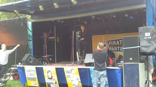 Sommerfest der Piraten in Düsseldorf am 01.09.2013 - Rede von Katharina Nocun смотреть онлайн