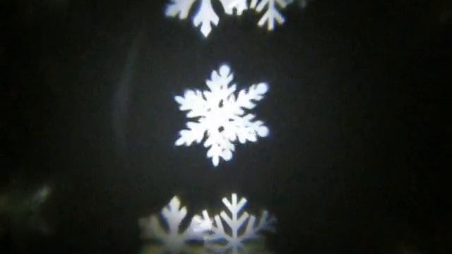 Светодиодный проектор "Белые снежинки" для дома и улицы смотреть онлайн