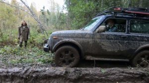 Самый сложный оффроад! Две стандартные Нивы на бездорожье в лесу по колее от Урала. Нива может!