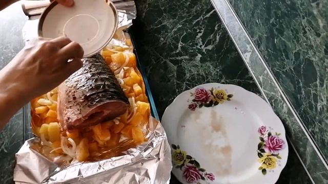Сазан запечённый в фольге с овощами смотреть онлайн