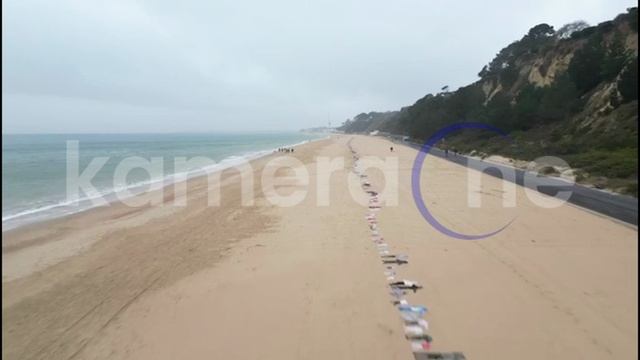 СРОЧНО!! МЕМОРИАЛ НА ПЛЯЖЕ ПРОТЯЖЕННОСТЬЮ 5 КМ СИМВОЛИЗИРУЕТ ДЕТСКИЕ ЖИЗНИ, ПОТЕРЯННЫЕ В ГАЗЕ смотреть онлайн