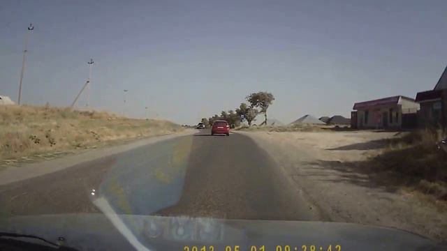 Автобус 17 маршрута везёт пассажиров из дачи Кайнар -булак в Шымкент, выехал на встречную. смотреть онлайн
