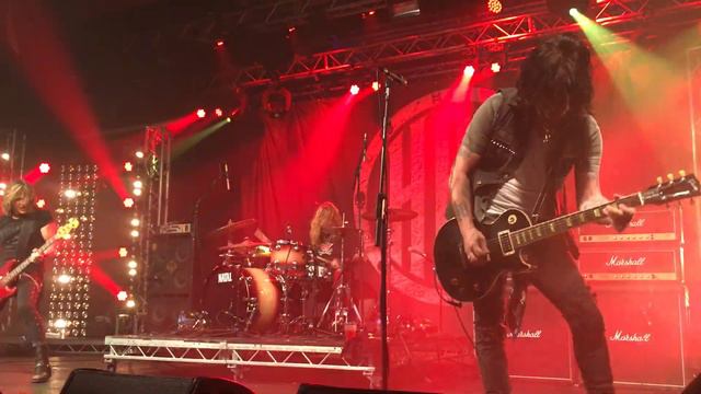 Gilby Clarke - Tijuana Jail at Hard Rock Hell 2016 смотреть онлайн