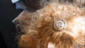 Как аккуратно пришить и приклеить волосы вязанной куколке/Мк