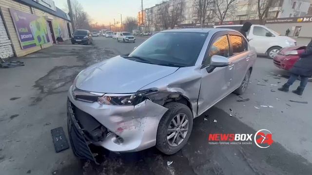 На Жигура не смогли разъехаться кроссовер и седан смотреть онлайн