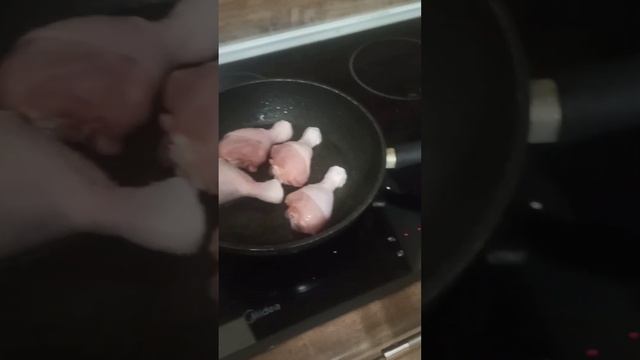 Жарим курицу на сковороде смотреть онлайн