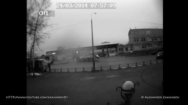 Бетононасос задевает бетонный фонарный столб смотреть онлайн