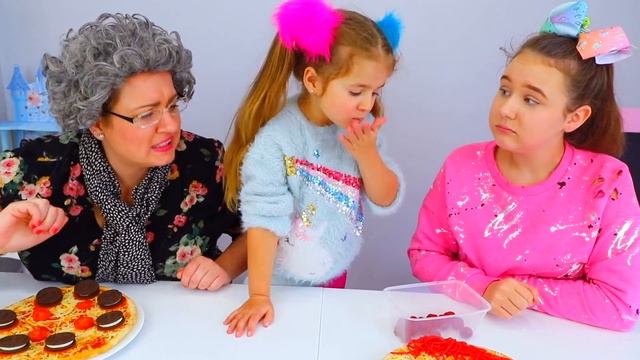 Ruby & Bonnie Play Pizza Lunchbox Switch Up Challenge смотреть онлайн