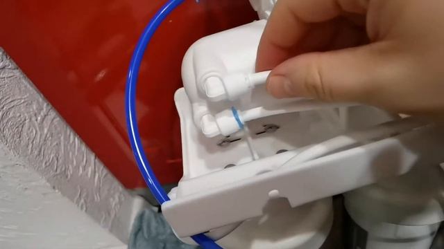 КАК ПРАВИЛЬНО ВЫТАЩИТЬ ТРУБКУ ИЗ ФИЛЬТРА ОБРАТНОГО ОСМОСА смотреть онлайн