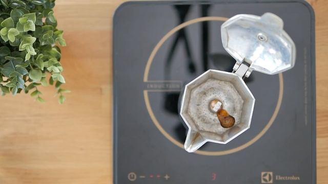 รีวิวชงกาแฟสด ด้วย moka pot (Bialetti moka induction 3 cups) смотреть онлайн