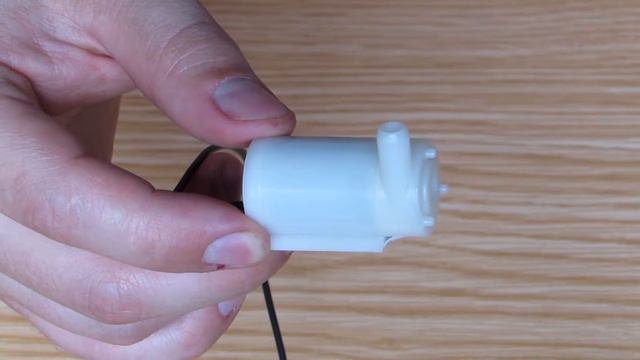 Миниатюрный водяной насос 5В, подъем воды до 110см, 100л/ч. смотреть онлайн