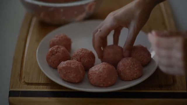 Вкусные тефтели с рисом в томатном соусе(в кастрюле)