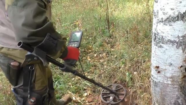 Металлоискатель сходит с ума от сигналов В лесах были найдены заброшенные села смотреть онлайн