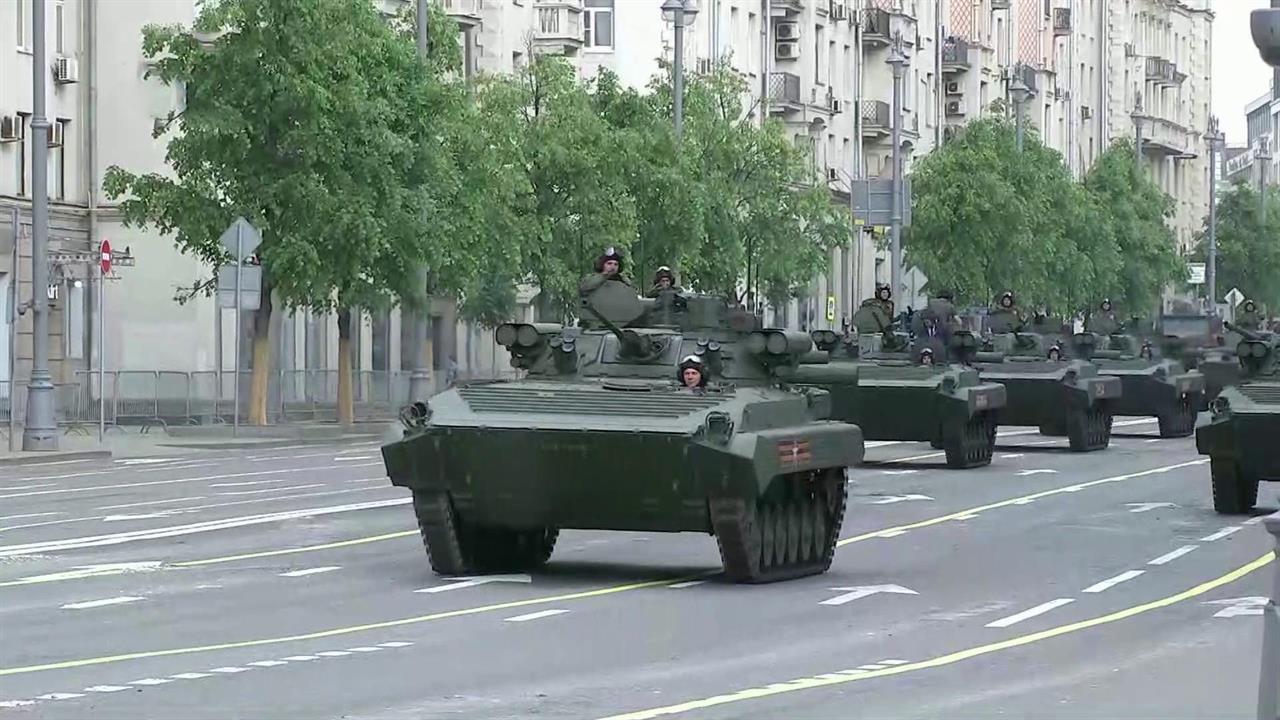 До главного военного парада в честь 75-й годовщины Великой Победы остается всего три дня смотреть онлайн