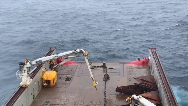 Ship to ship transfer operation At Sea! Massive AHTS vessel in action! смотреть онлайн