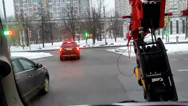 автокран SANY STC250T5 в движении по городу смотреть онлайн