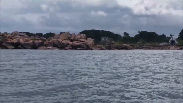 Sentier des douaniers de Ploumanac'h à Perros Guirec - vue depuis la mer смотреть онлайн
