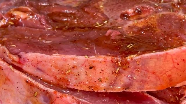 ЖАРЕННЫЙ АНТРЕКОТ ИЗ ГОВЯДИНЫ. Мясо на решетке барбекю. смотреть онлайн