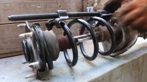 Отличные стяжки для пружин. Принцип работы на примере разборки стойки амортизатора на Honda CR-V