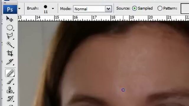Remove Acne in Photoshop CS3 смотреть онлайн