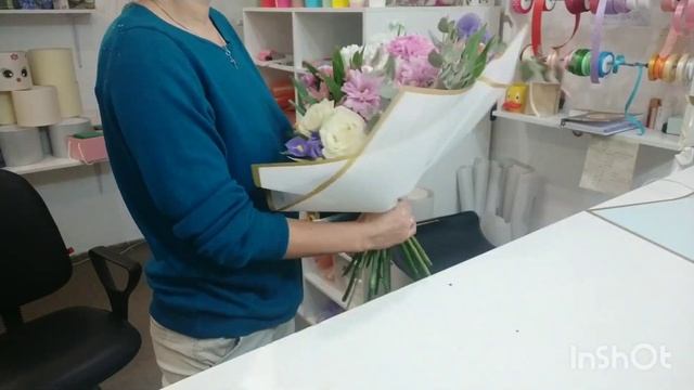 Букет хризантема, альстромерии, роза, гвоздика