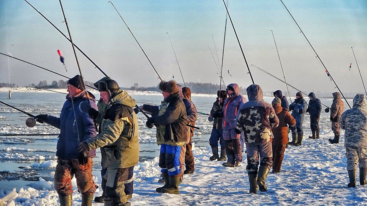 РЫБА ПОШЛА и ТОЛПА ПРИШЛА! СИГИ, ЛЕНКИ, ХАРИУСЫ! ЗИМНЯЯ ЭКСТРИМ РЫБАЛКА В СИБИРИ смотреть онлайн