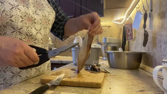 Минтай по деревенски. Прибираю колбасу смотреть онлайн