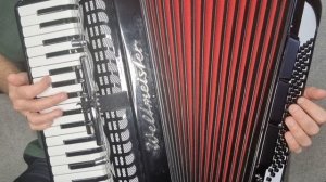 Как играть на аккордеоне "Никто тебя не любит так, как я"