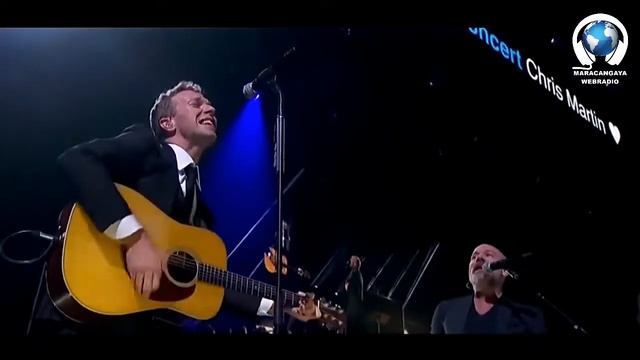 Chris Martin & Michael Stipe - Losing My Religion (Live) смотреть онлайн