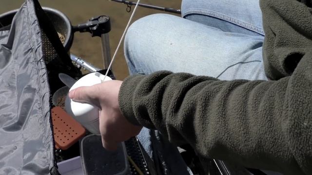 ПУЛЕМЁТНЫЙ КЛЁВ! ВОТ это САМОИЗОЛЯЦИЯ!!! Рыбалка весной. Ловля на фидер. смотреть онлайн