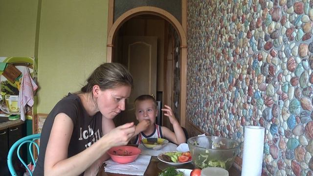 СЕМЕЙНЫЙ МУКБАНГ ДОМАШНЯЯ УХА | FAMILY MUKBANG FISH SOUP #soup #mukbang #StepFamily #уха #мукбанг