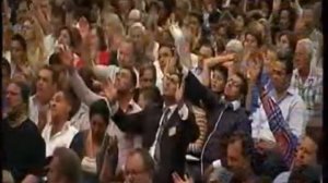 Бенни Хинн поет