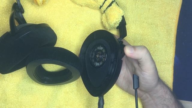 Sennheiser HD 570 vs HD 590 ear pad difference смотреть онлайн